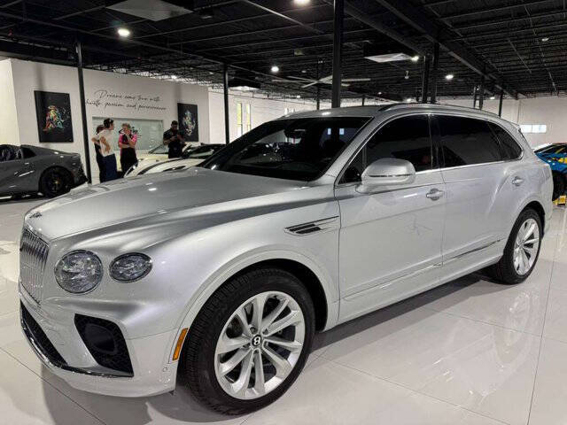 2023 Bentley Bentayga EWB V8