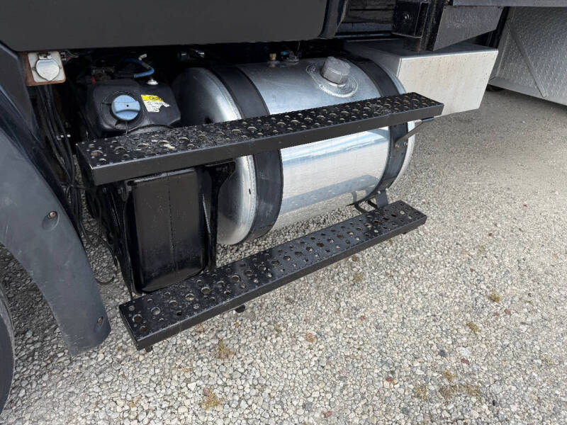 2015 Freightliner M2 112