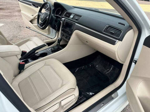 2017 Volkswagen Passat 1.8T R-Line