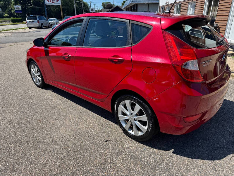 2012 Hyundai Accent SE