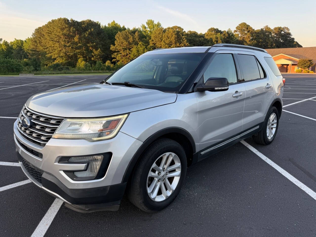 Silver 2016 Ford Explorer XLT XLT 4dr SUV 1