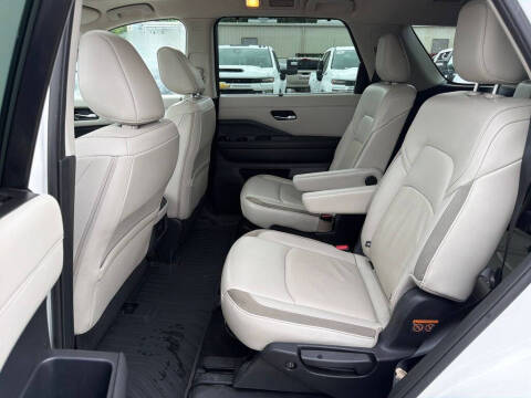 2024 Nissan Pathfinder SL