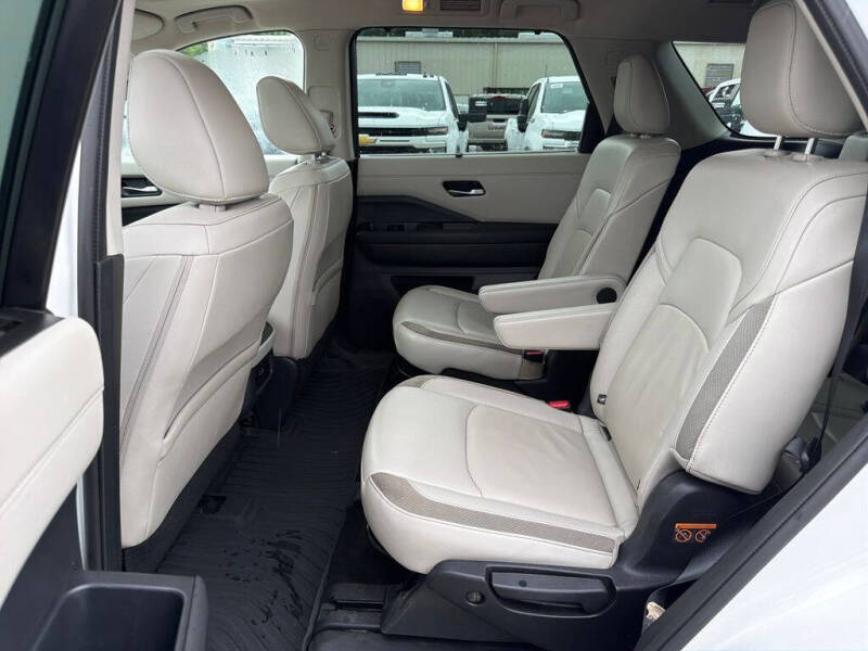 2024 Nissan Pathfinder SL