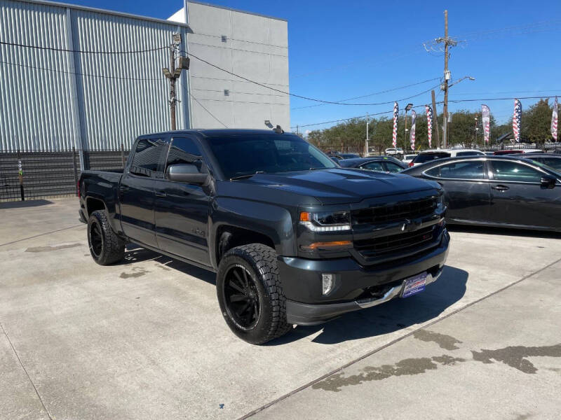 2018 Chevrolet Silverado 1500 LT photo 3