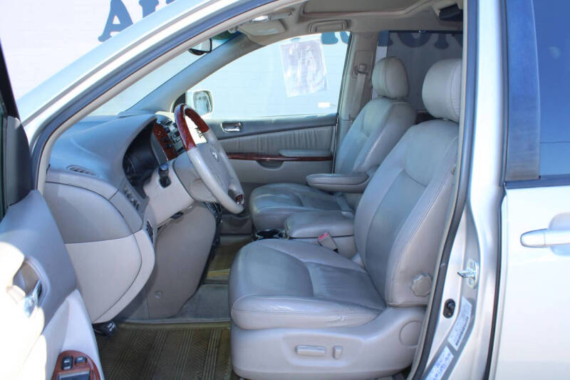 2004 Toyota Sienna XLE Limited 7 Passenger