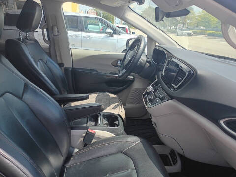 2017 Chrysler Pacifica Touring Plus