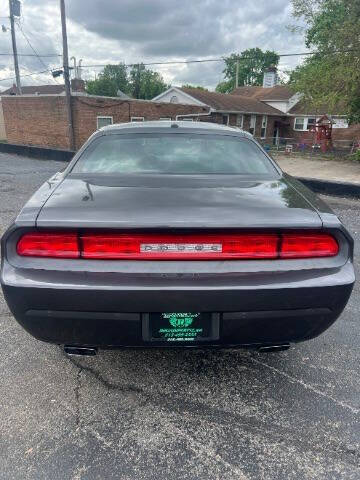 2014 Dodge Challenger SXT Plus