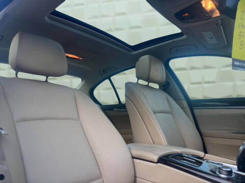 2011 BMW 5 Series 528i