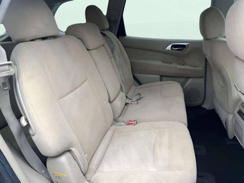 2016 Nissan Pathfinder SV