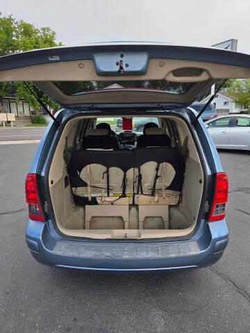 2007 Hyundai Entourage GLS