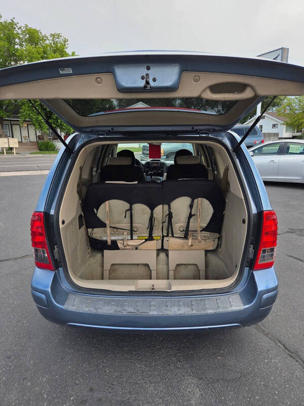 2007 Hyundai Entourage GLS