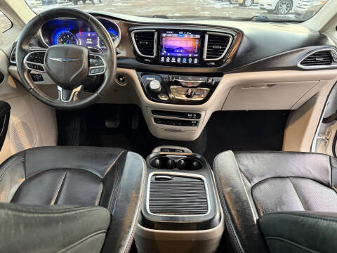 2017 Chrysler Pacifica Touring-L Plus