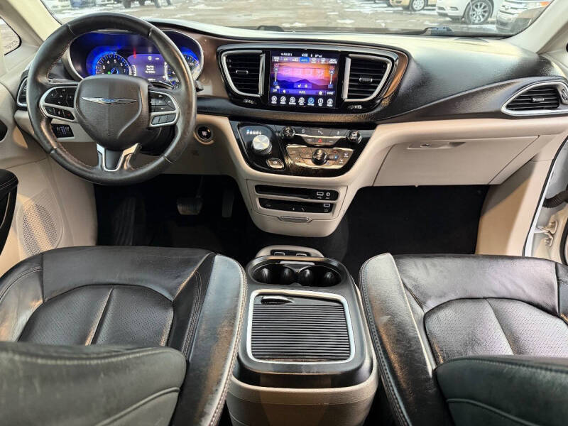 2017 Chrysler Pacifica Touring-L Plus