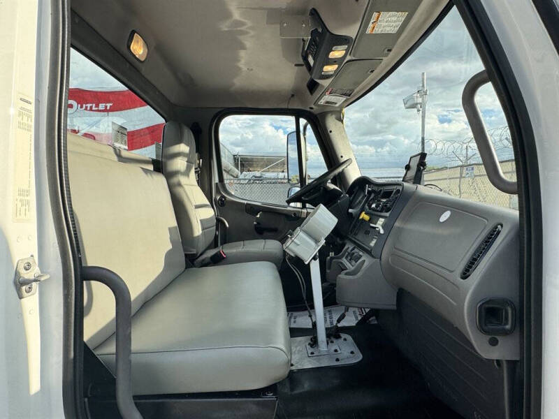 2019 Freightliner M2 106