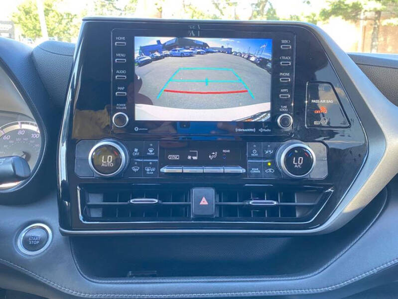 2021 Toyota Highlander LE