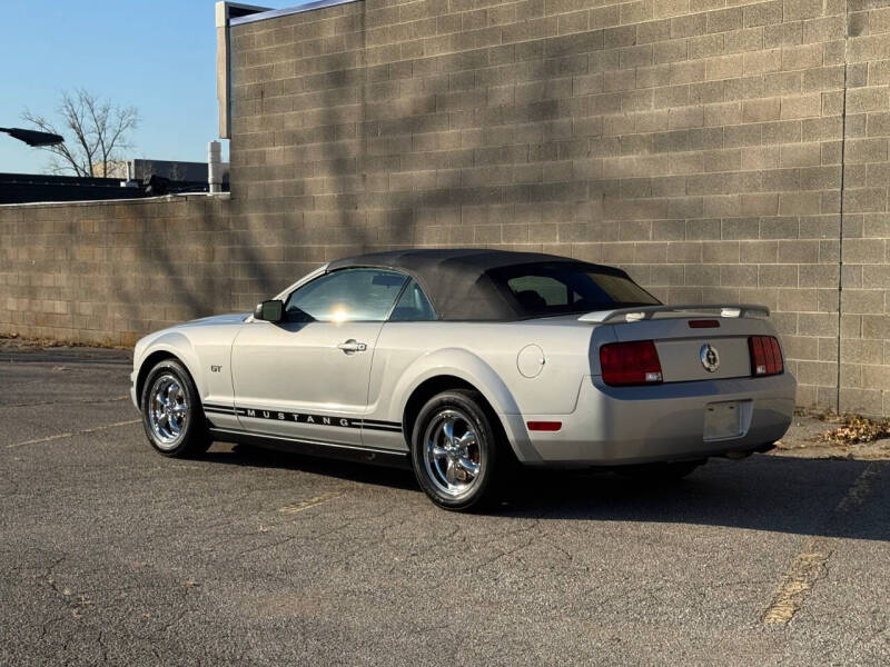 2005 Ford Mustang V6 Deluxe