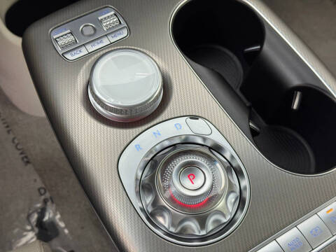 2024 Genesis GV60 Standard