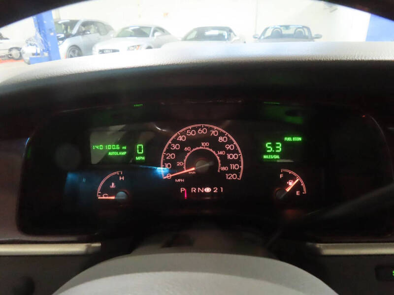 2003 Lincoln Town Car Signature