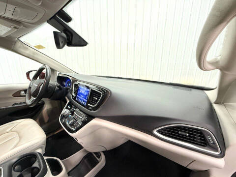 2017 Chrysler Pacifica Touring-L Plus