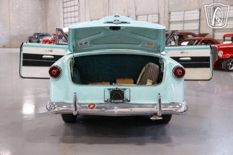 1953 Ford Crestline