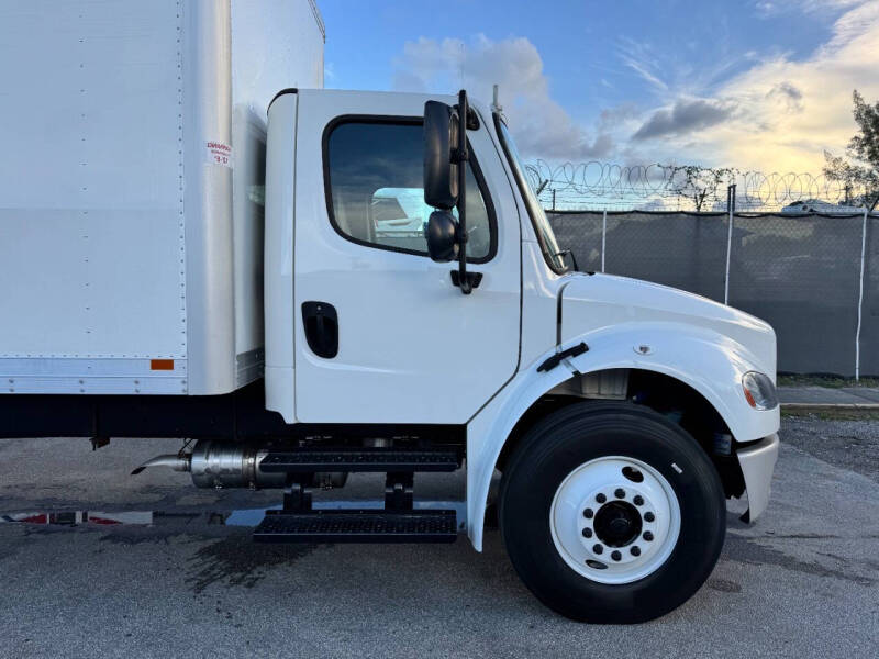 2023 Freightliner M2 106