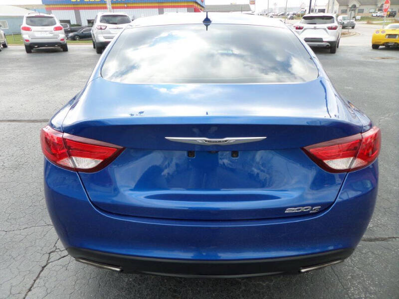 2016 Chrysler 200 S photo 8