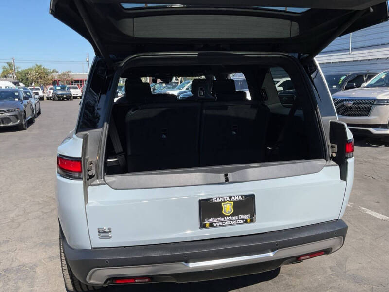 2025 Rivian R1S