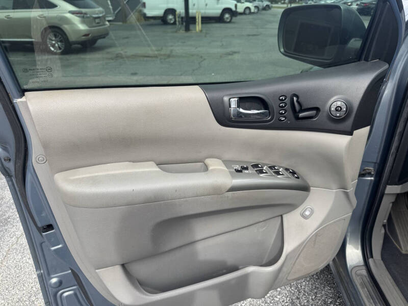 2008 Hyundai Entourage GLS