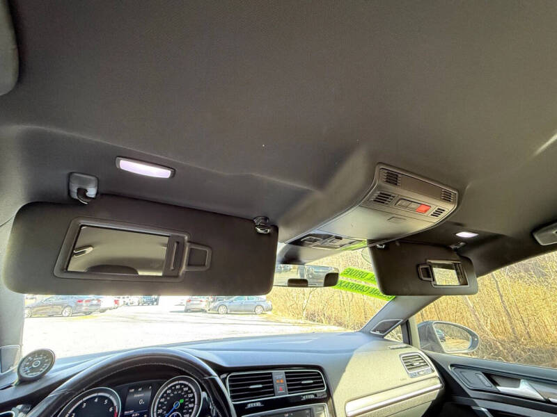 2017 Volkswagen Golf R 4Motion