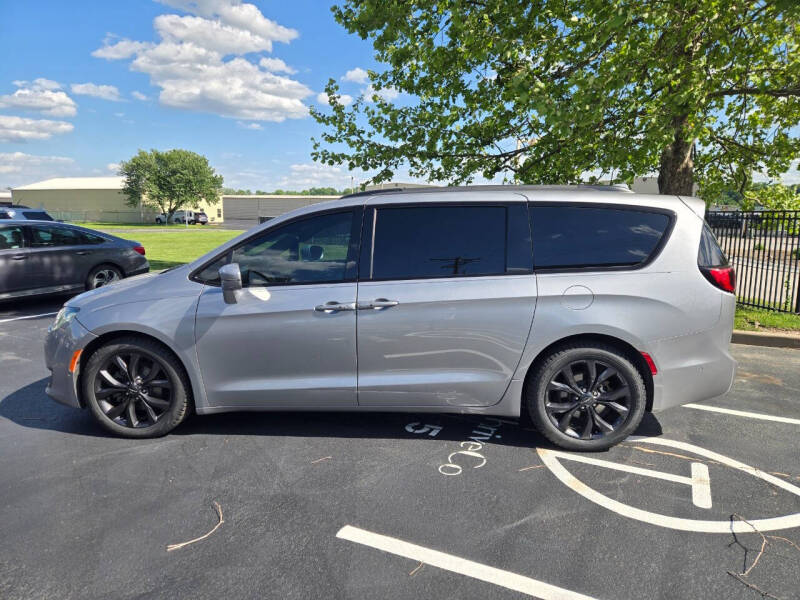 2020 Chrysler Pacifica Limited Red S