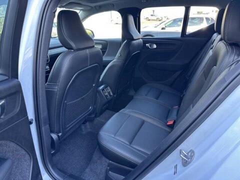 2025 Volvo XC40 B5 Core Bright Theme