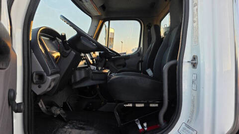 2011 Freightliner M2 106