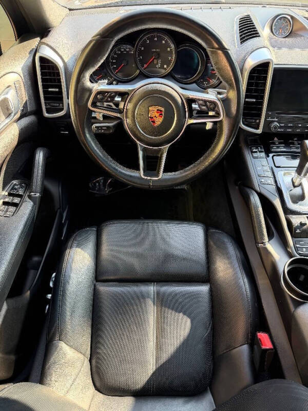 2018 Porsche Cayenne Platinum Edition