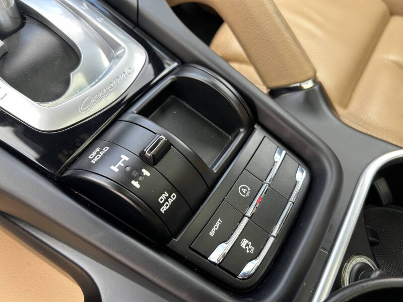 2017 Porsche Cayenne Platinum Edition