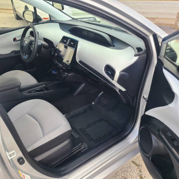 2020 Toyota Prius LE