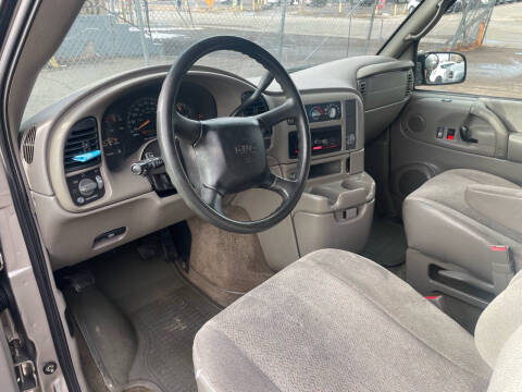 2005 GMC Safari SLT