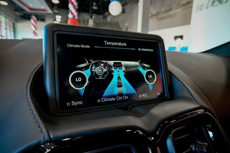 2022 Aston Martin Vantage