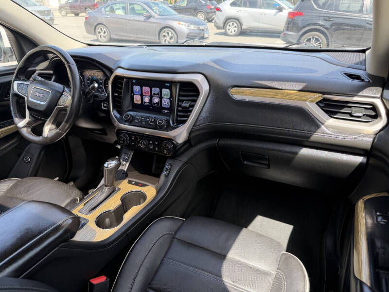 2017 GMC Acadia Denali