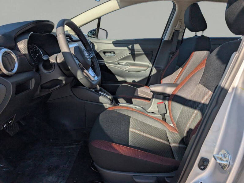 2025 Nissan Versa SR