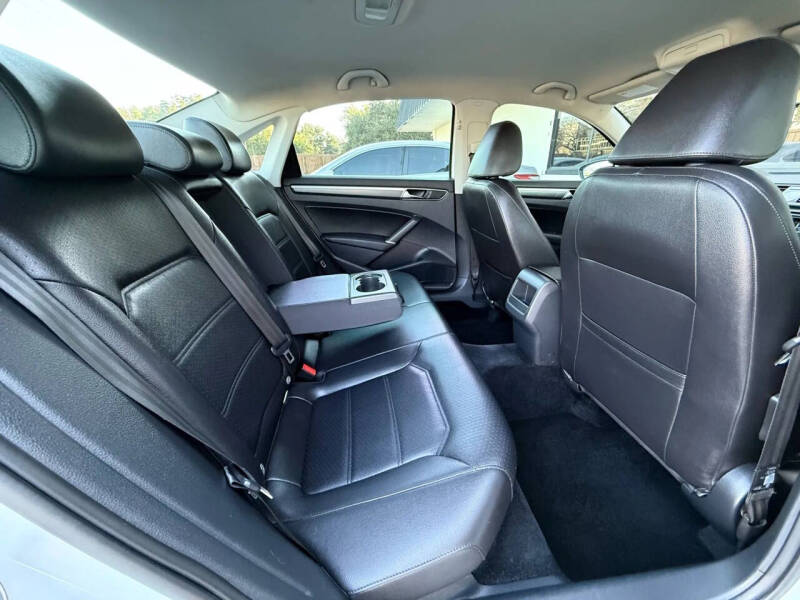 2017 Volkswagen Passat 1.8T R-Line