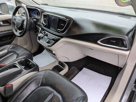 2017 Chrysler Pacifica Touring-L