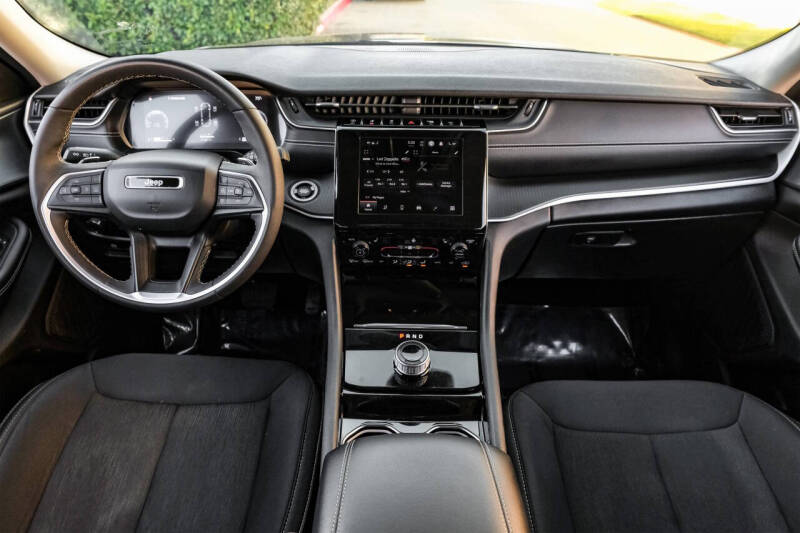 2023 Jeep Grand Cherokee L Laredo