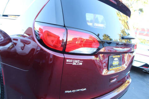 2017 Chrysler Pacifica Hybrid Platinum