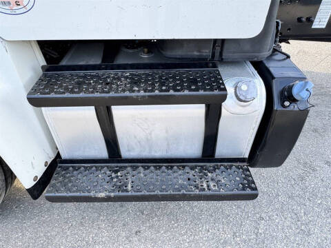 2018 Freightliner M2 106