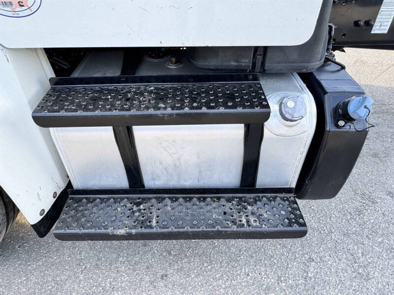 2018 Freightliner M2 106