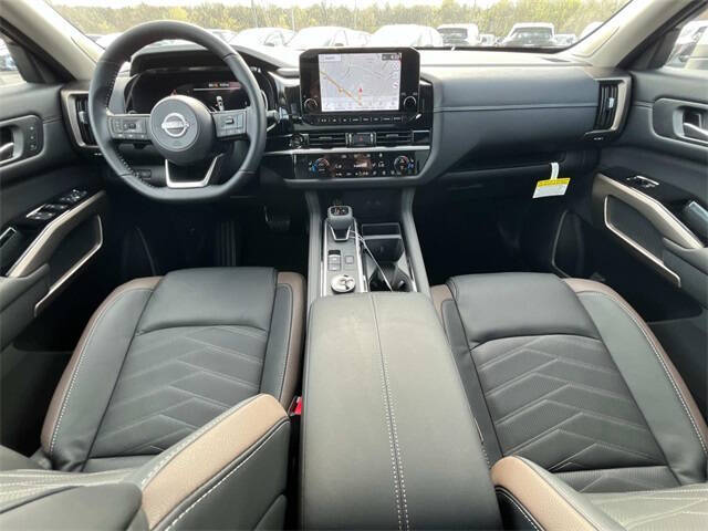 2025 Nissan Pathfinder Platinum