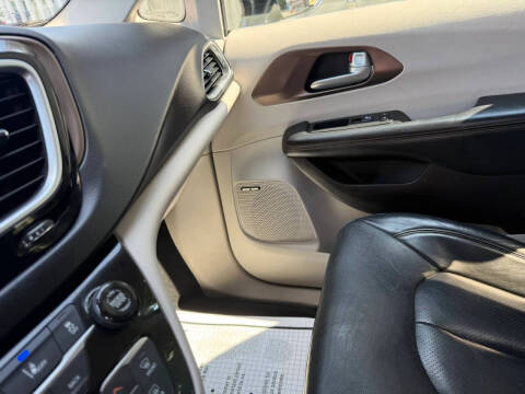 2017 Chrysler Pacifica Touring-L Plus