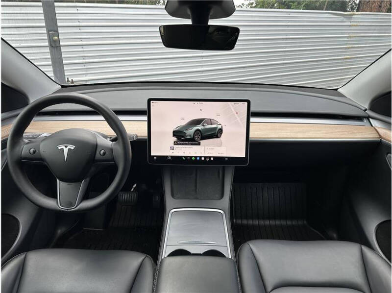 2025 Tesla Model Y Long Range