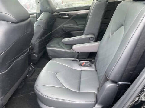 2025 Toyota Highlander Platinum