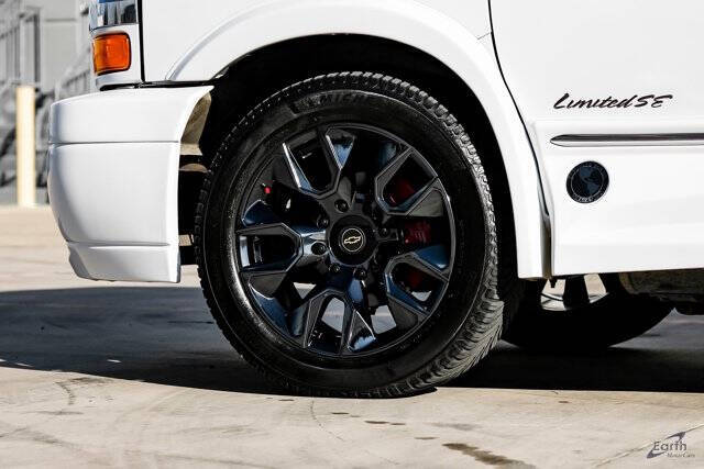 2023 Chevrolet Express 2500